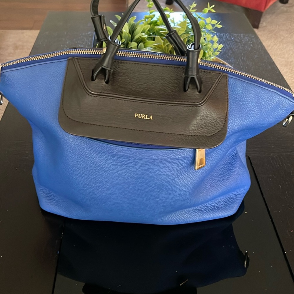 Furla Handbag/ missing long strap. Good condition
